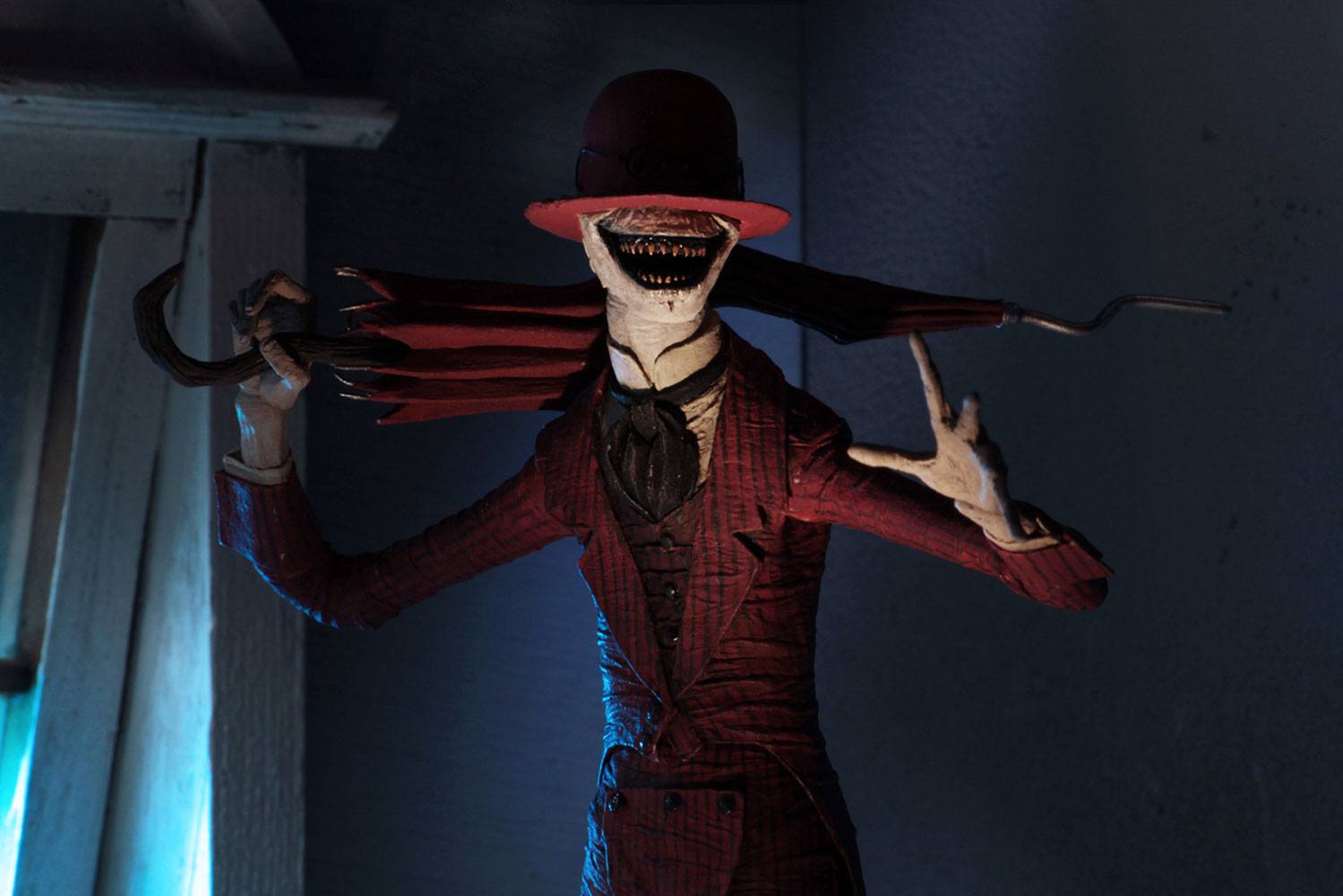 The Conjuring Universe Action Figure Ultimate Crooked Man 23 cm - Image 4