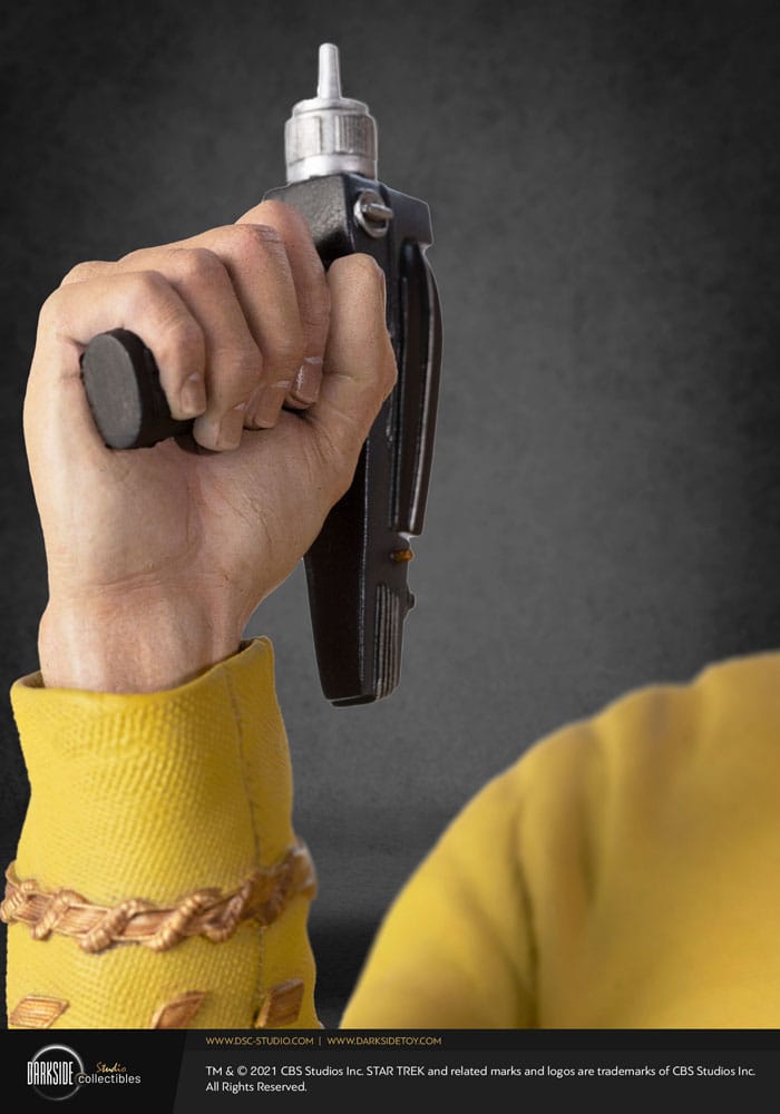 Star Trek Musuem Statue 1/3 Captain James T Kirk 64 cm - Image 6