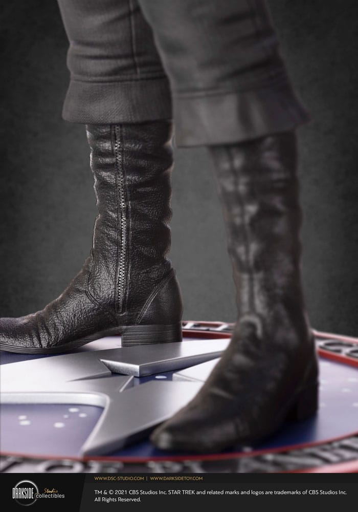 Star Trek Musuem Statue 1/3 Captain James T Kirk 64 cm - Image 11