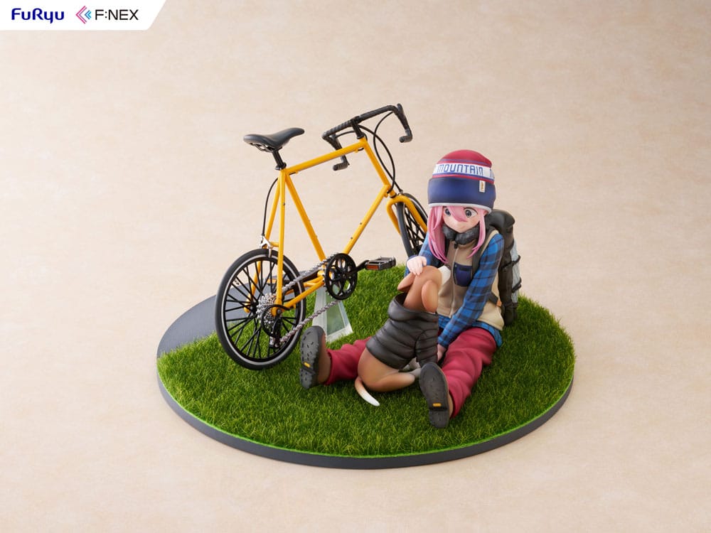Laid Back Camp F:NEX PVC Statue 1/7 Nadeshiko Kagamihara 13 cm - Image 3