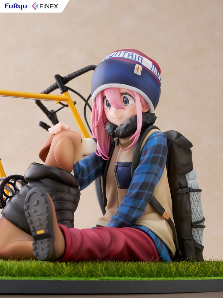 Laid Back Camp F:NEX PVC Statue 1/7 Nadeshiko Kagamihara 13 cm - Image 4