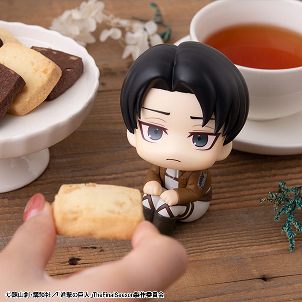 Attack on Titan Look Up PVC Statue Levi 11 cm - Image 6