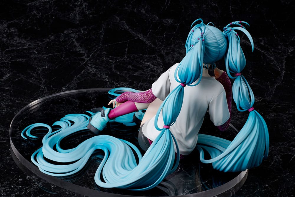 Hatsune Miku Statue 1/4 Yoneyama Mai The Latest Street Style "Cute" Limited Edition 17 cm - Image 4
