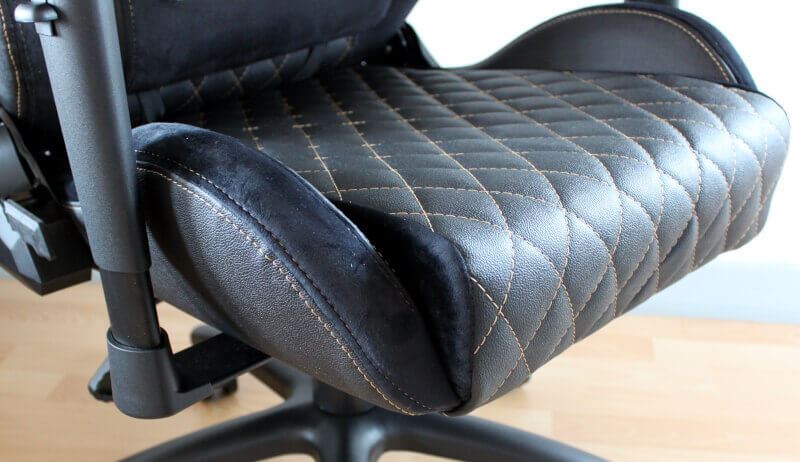 ARMOR S ROYAL SEAT