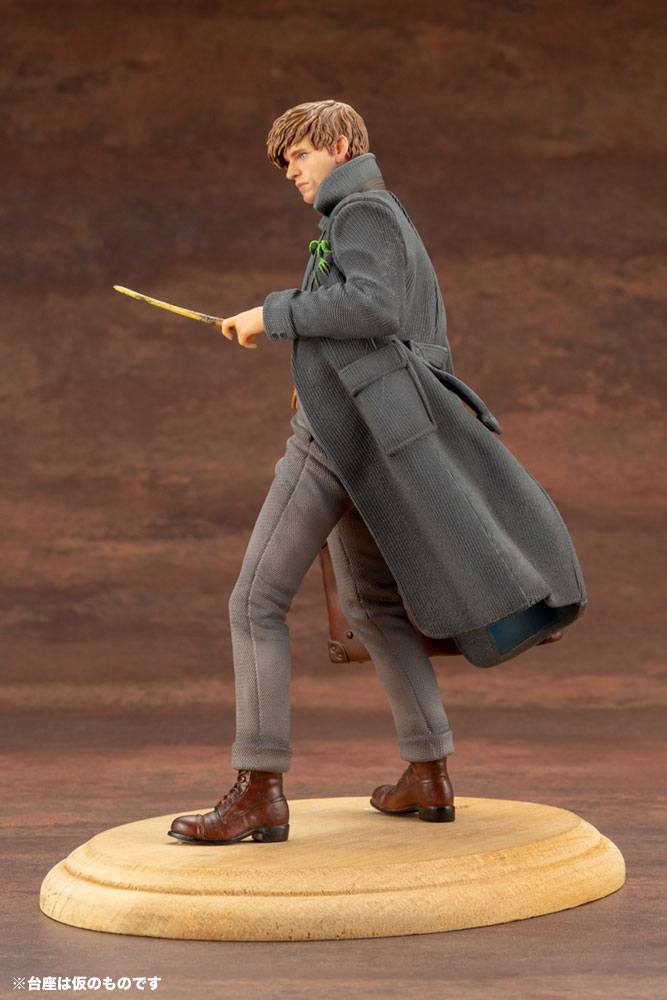 Fantastic Beasts 2 ARTFX+ PVC Statue 1/10 Newt Scamander 18 cm - Image 3