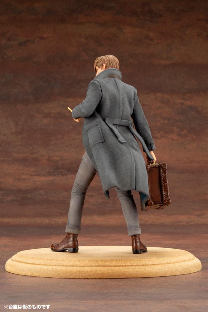 Fantastic Beasts 2 ARTFX+ PVC Statue 1/10 Newt Scamander 18 cm - Image 4