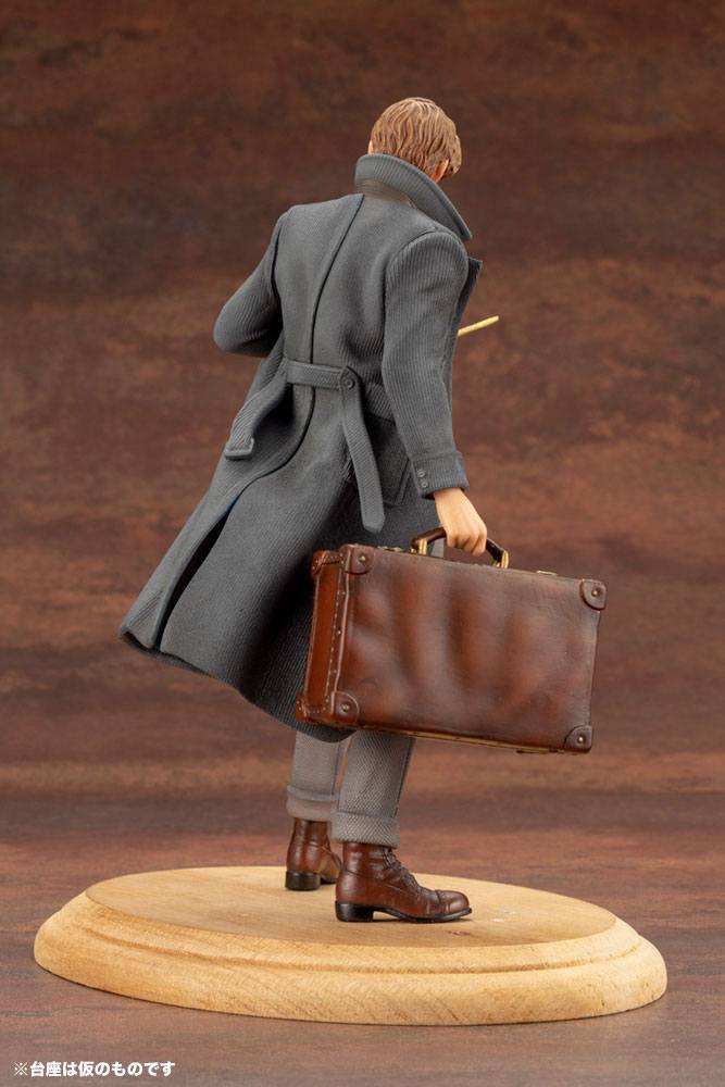 Fantastic Beasts 2 ARTFX+ PVC Statue 1/10 Newt Scamander 18 cm - Image 5